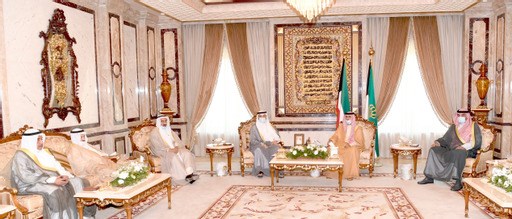 الأمير يستقبل رؤساء السلطات الثلاث حيث رفعوا لسموه التقرير الأول للجنة المكلفة باقتراح ضوابط وشروط العفو