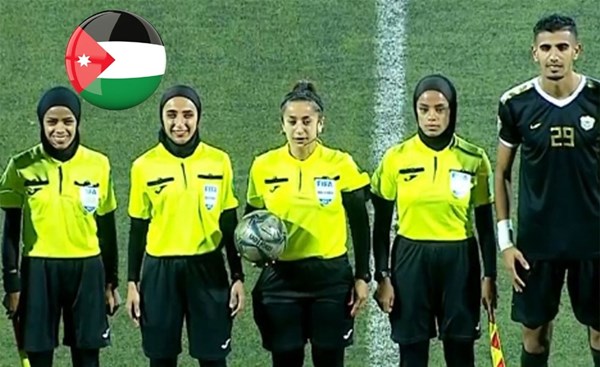 لأول مرة طاقم تحكيم نسائي يدير مباراة للرجال في الأردن