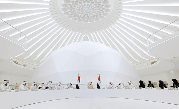 محمد بن راشد : الإمارات ستكون الدولة الأولى في الشرق الأوسط والثانية عالمياً التي تختبر السيارات ذاتية القيادة في شوارعها