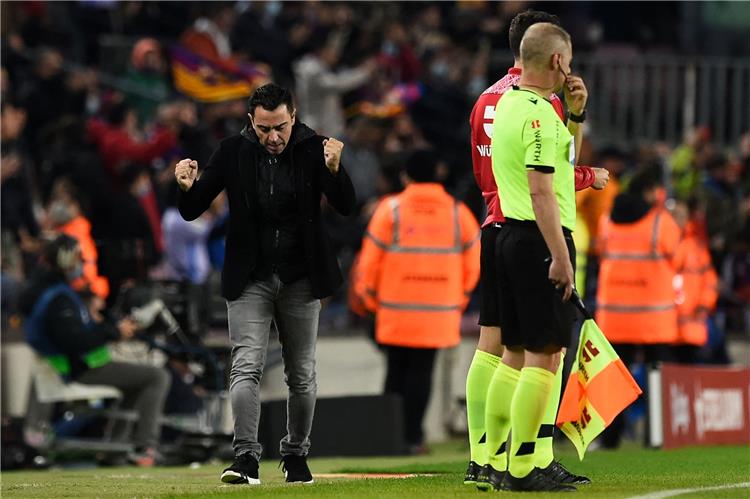 تشافي ينهي مهمته الأولى مع برشلونة بنجاح ويحسم الديربي بهدف أمام إسبانيول