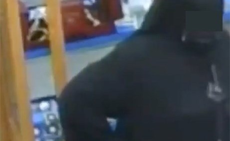 المتهمة بسرقة محلات الذهب بالحيلة: أنتقي الباعة بعناية وأفضّل الشباب