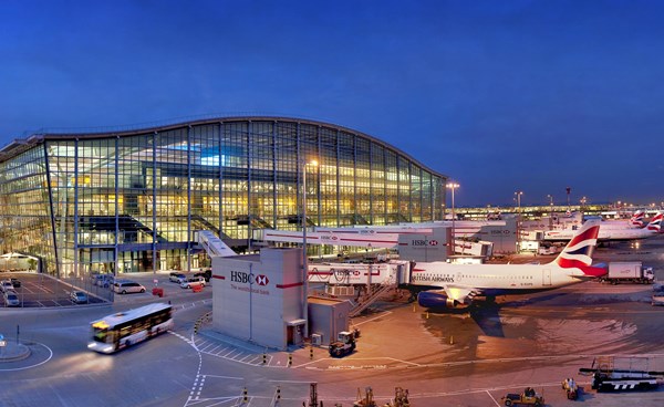 مطار هيثرو في لندن يبدي عدم تفاؤله حيال آفاق العمل خلال 2022