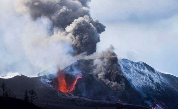 خبراء: الثوران البركاني في لا بالما الأطول على الجزيرة الإسبانية