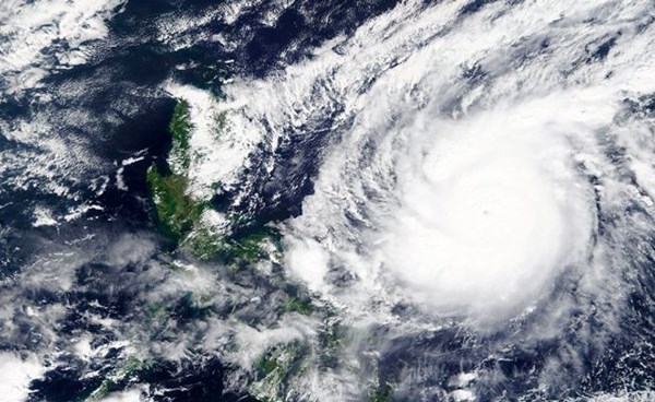 إعصار “راي” يضرب الفلبين