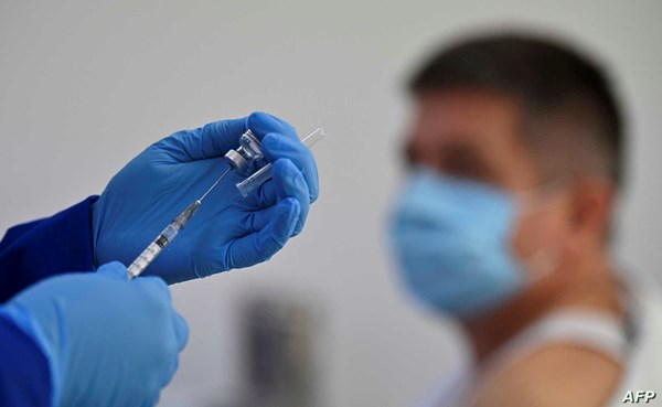 وكالة مكافحة الأمراض الأوروبية تحذر من أن “التطعيم وحده لن يكون كافياً” لوقف انتشار أوميكرون