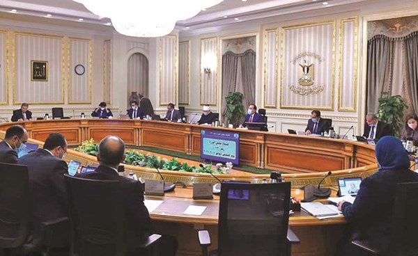 الحكومة المصرية: تزوير شهادات لقاح كورونا «جناية».. و«جرعة معززة» لمن مضى 6 أشهر على تلقيهم «الثانية»