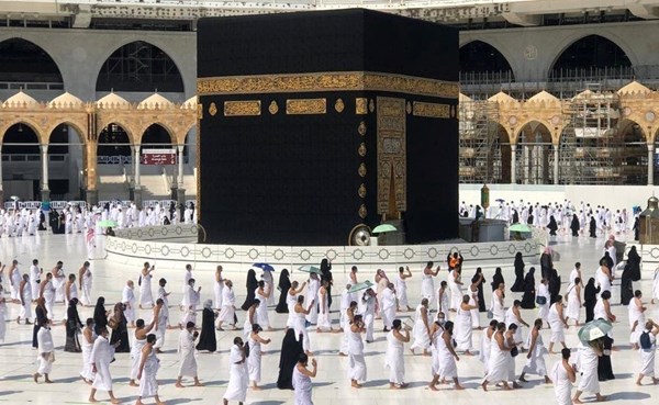 القمر يتعامد يوم غد على الكعبة المشرفة للمرة الأخيرة في 2021