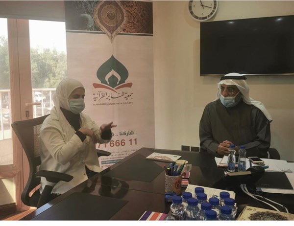 جمعية المنابر القرآنية تحتفي بتخريج اول طالبة بالكويت من فئة الصم تحمل شهادة في القانون الدولي