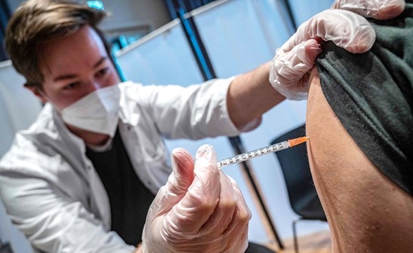 «أوميكرون» يسجل أرقاماً قياسية في عدة دول