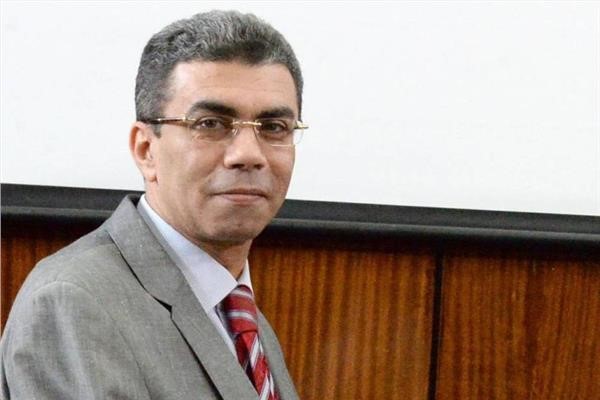 وفاة الكاتب المصري ياسر رزق إثر أزمة قلبية