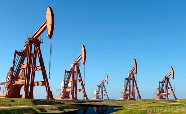 النفط يواصل مستوياته القياسية.. متخطياً 90 دولاراً للبرميل