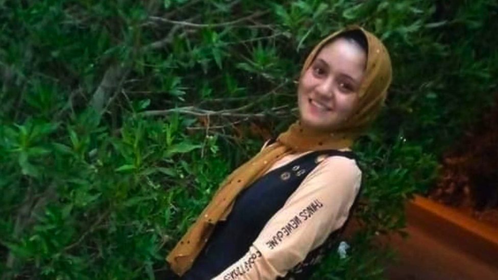 انتحار فتاة مصرية بسبب “ابتزاز وصور مفبركة” والأزهر يحذر