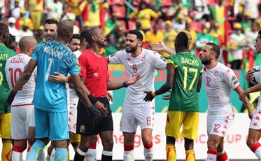 غرائب أمم إفريقيا.. الحكم ينهي مباراة تونس ومالي قبل نهاية الوقت الأصلي