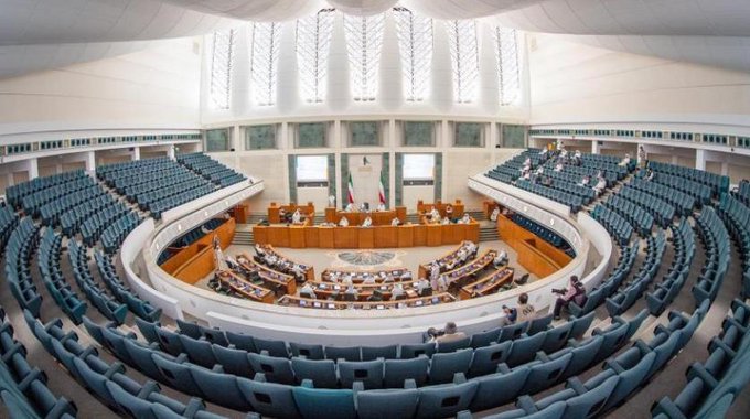 المجلس يسقط التعديل الحكومي الخاص بـ«ازدراء القضاء ورجال النيابة» ومساواتهما بعقوبة المساس بالذات الآلهية والأميرية والأنبياء والرسل في قانون «الإعلام المرئي والمسموع»