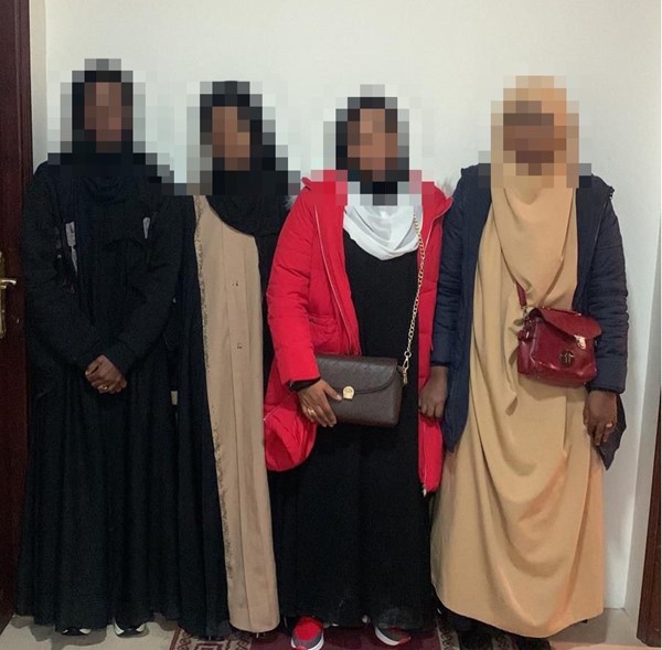 ضبط 3 مكاتب خدم وهمية وصالون تشغل عمالة مخالفة بنظام الساعات وتحويل 11 لجهات الاختصاص