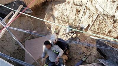 الإطفاء: إنقاذ عامل انحشر إثر انهيار رملي بمنزل في الروضة