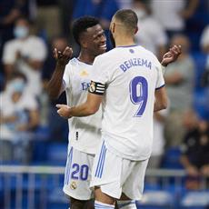 ريال مدريد يهزم ألافيس بثلاثية ويبتعد بالصدارة