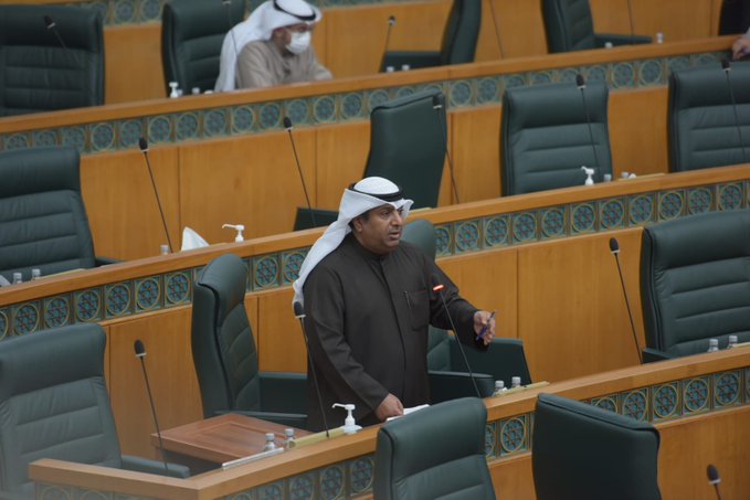 بدر الملا : سألت وزير الداخلية عن إزالة القيود عن ملفات يشتبه في تزويرها ملف الجنسية والإجابة جاءت وكأنها فردية بينما الأمر كان بإزالتها بشكل جماعي ولذلك قدمتُ سؤالاً تكميلياً