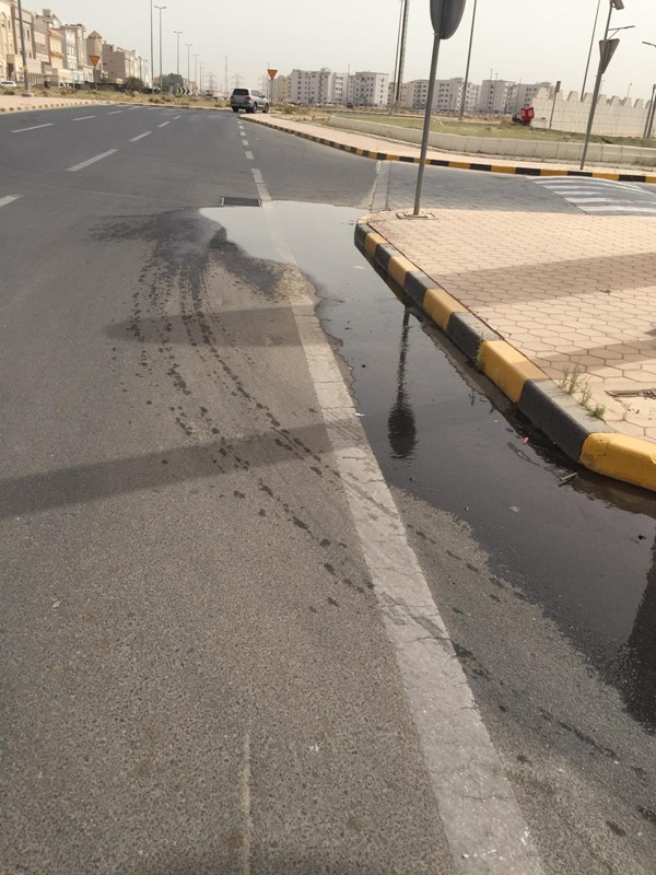 «الكهرباء» و«البيئة» يخالفان شركة حكومية بسبب الإسراف وتسرب المياه على مناهيل الأمطار