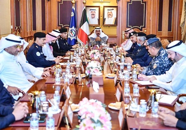 وزير الداخلية الشيخ أحمد النواف: تطبيق القانون بمسطرة واحدة على الجميع والمرحلة الحالية تتطلب الحيطة