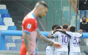 فيورنتينا يحرم نابولي من تصدر الكالتشيو