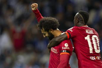 صلاح يقود ليفربول لاكتساح مانشستر يونايتد برباعية ويتصدر مؤقتا