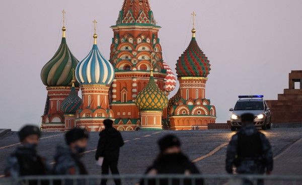 روسيا أمامها يوم واحد لتجنُّب أول تخلُّف عن سداد ديون منذ 100 عام