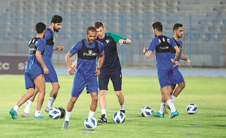 الأزرق إلى أبوظبي فجر الجمعة لمواجهة سنغافورة ودياً