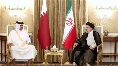أمير قطر يدعو لتعزيز التعاون الاقتصادي بين الدوحة وطهران