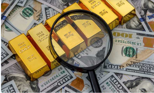 الذهب يرتفع مع زيادة الإقبال عليه بفعل تراجع الدولار