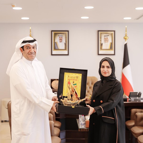 نائب رئيس مجلس الأمة أحمد الشحومي يستقبل نهى الميع بمناسبة فوزها بالميدالية الفضية في المعرض الدولي للاختراعات