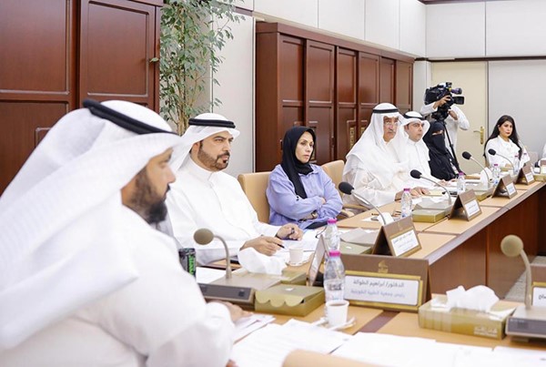 الخميس: شمول اختصاصيي العلاج الطبيعي بقرارات مزاولة مهنة الطب والمهن المساعدة