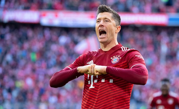 سبورت: برشلونة يعرض 40 مليون يورو بالإضافة إلى المكافآت في مقابل ليفاندوفسكي