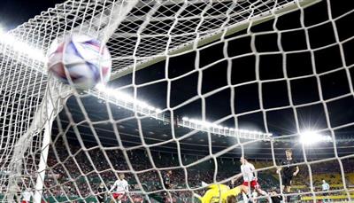 الدنمارك تتغلب على النمسا بعد تأخر المباراة لانقطاع الكهرباء في فيينا