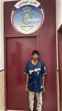 ضبط شخص قام اصطدم بمركبته بأحد المحلات التجارية بالفروانية محاولا سرقته
