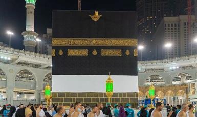 «شؤون الحرمين» ترفع كسوة الكعبة.. استعداداً لموسم الحج