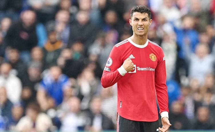 مليون يورو من نادٍ سعودي لضم رونالدو300