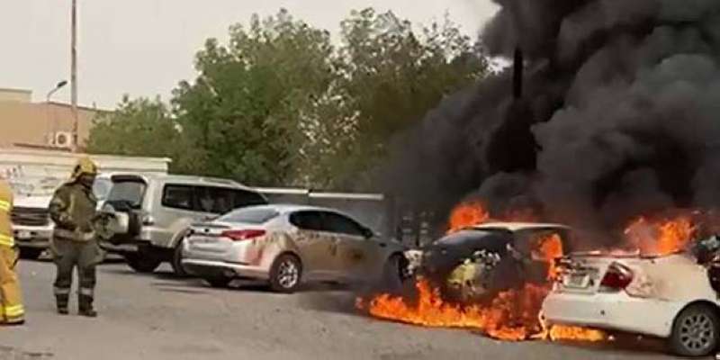 «عبث أطفال» أحرق سيارتين في الصليبية