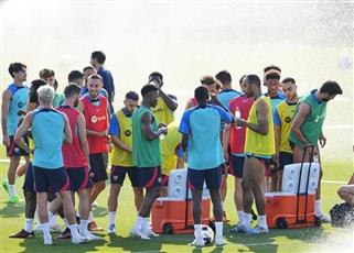 برشلونة يصل أمريكا دون تشافي