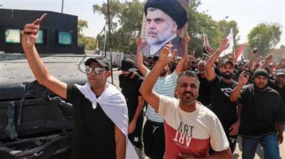 أنصار الصدر يتدفقون إلى وسط بغداد ويصلون المنطقة الخضراء