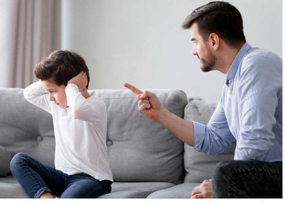 5 أخطاء شائعة في تربية الطفل.. أوّلها التسلّط