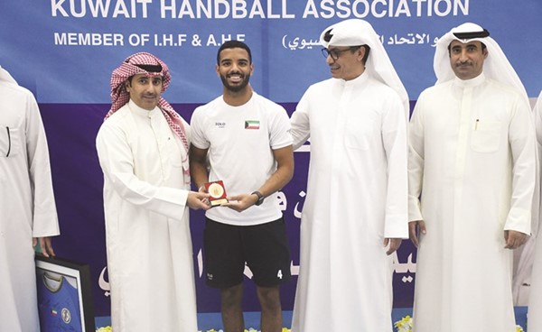 «الألعاب الشتوية» يُكرِّم منتخب شباب اليد