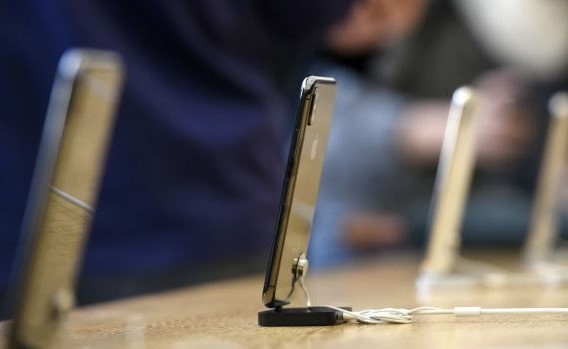 “آبل” تشكل أكثر من نصف الجوالات الذكية المستخدمة في الولايات المتحدة