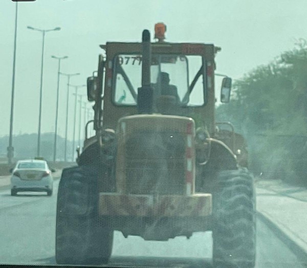 “الداخلية”: سحب رخصة وحجز الآليات المخالفة في الطرق العامة