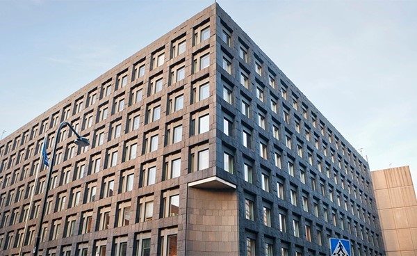 البنك المركزي السويدي يرفع معدل الفائدة بواقع نقطة مئوية