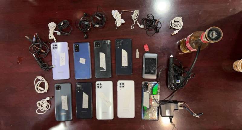 ضبط مواد مخدرة وهواتف محمولة خلال حملة تفتيشية في السجن المركزي