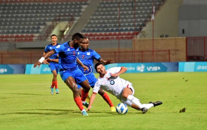 الكويت يعبر التضامن بثنائية نظيفة