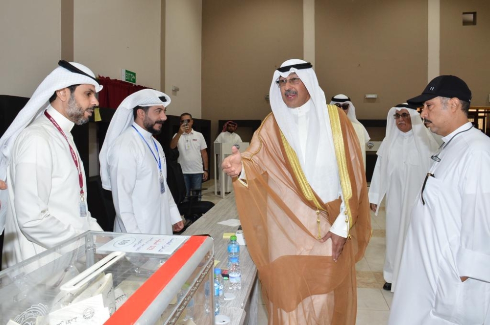 محافظ الاحمدي الشيخ فواز الخالد  تفقد سير الانتخابات ببعض اللجان: نعيش مرحلة تصحيح المسار