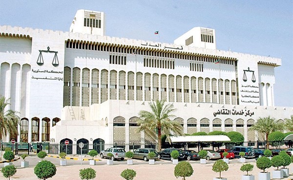 الحبس 4 سنوات لموظفة في «الإقامة» لتلقيها رشوة 500 دينار