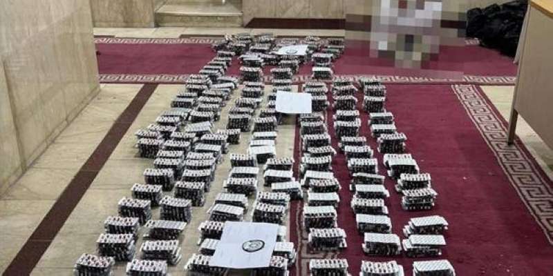 «تاجر مخدرات» ترك مركبته قبل نقطة التفتيش في «تيماء» فعُثر فيها على 24 ألف حبة لاريكا